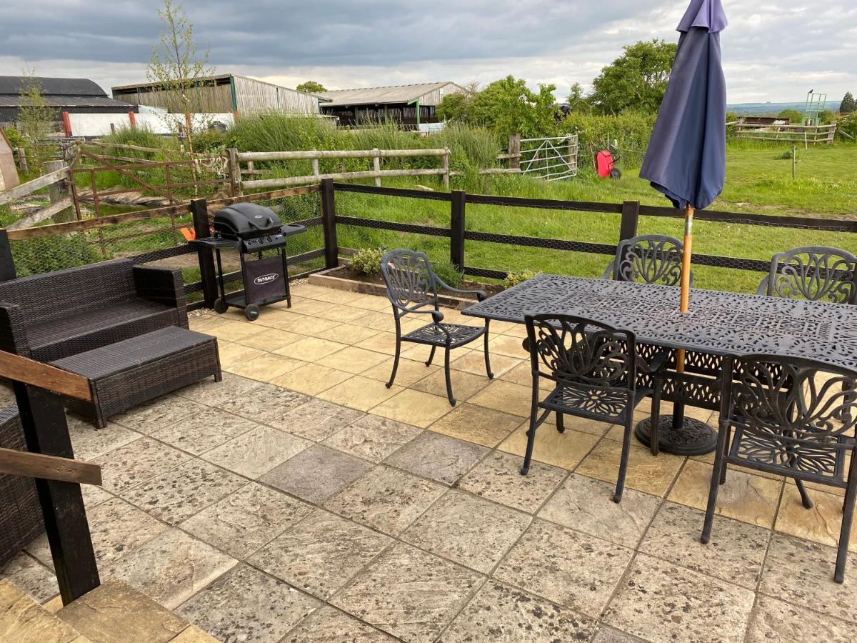 Rew Farm Country & Equestrian Accommodation - Sunrise Lodge Melksham Exterior foto
