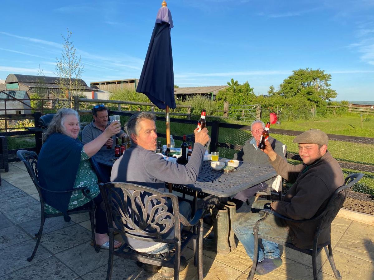Rew Farm Country & Equestrian Accommodation - Sunrise Lodge Melksham Exterior foto