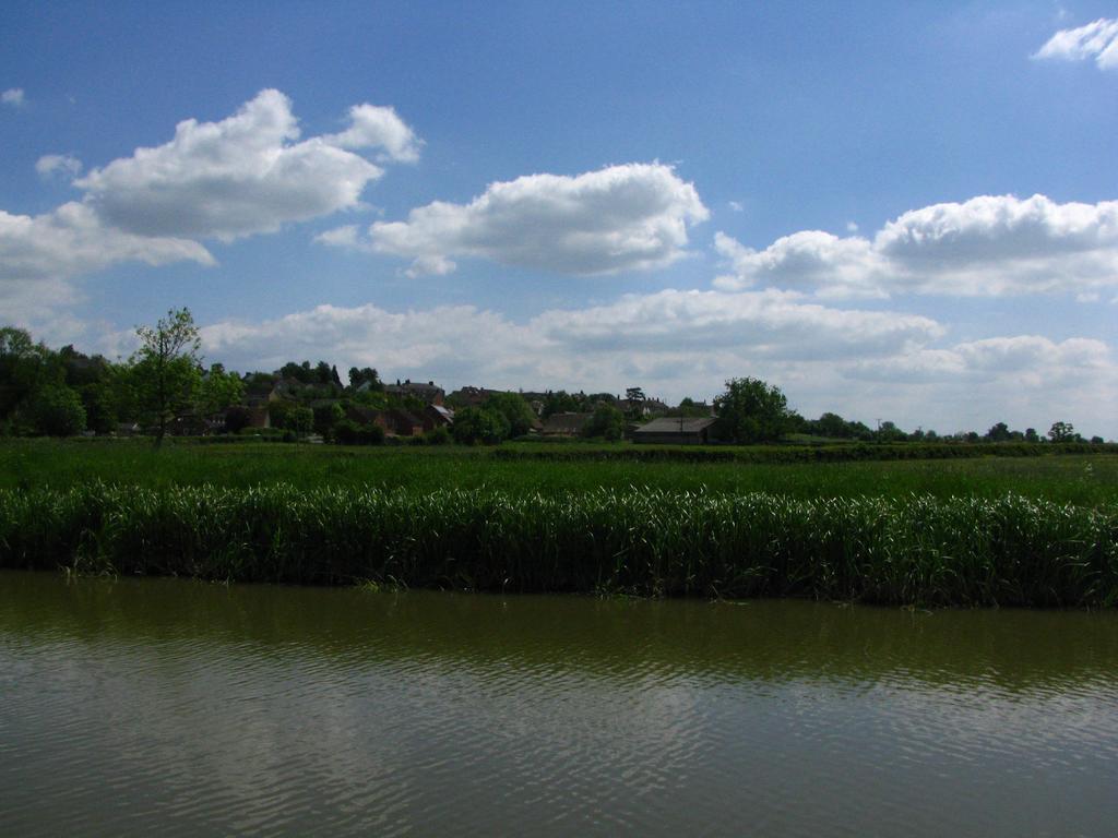 Rew Farm Country & Equestrian Accommodation - Sunrise Lodge Melksham Exterior foto