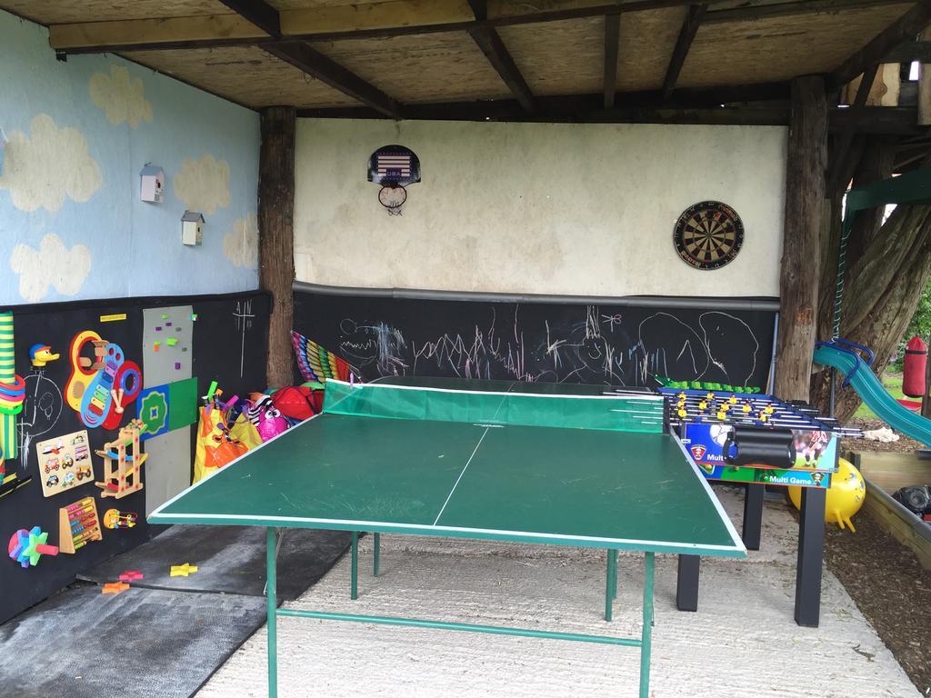 Rew Farm Country & Equestrian Accommodation - Sunrise Lodge Melksham Exterior foto